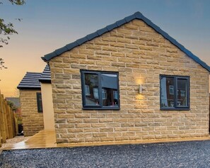 A stone house with two windows and a small porch. - 2 Bed, Sleeps 4, Pet Friendly, Free Parking (Rotherham)
