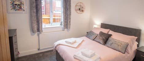 2 chambres, fer et planche Ă repasser, Wi-Fi gratuit, draps fournis