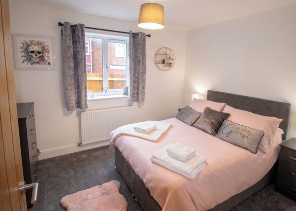 2 bedrooms, iron/ironing board, free WiFi, bed sheets