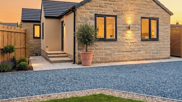A stone house with a sloped roof, a wooden fence, and a gravel driveway. - 2 Bed, Sleeps 4, Pet Friendly, Free Parking (Rotherham)