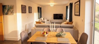 2 Bed, Sleeps 4, Pet Friendly, Free Parking