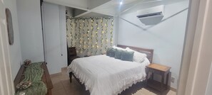 2 habitaciones, caja de seguridad en la habitación y escritorio 