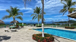 Pool - Charming 2-bedroom condo in amazing Playas del Coco with WiFi, AC (Playas del coco)