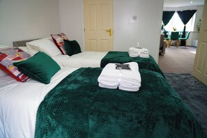 Apartment | 2 bedrooms, iron/ironing board, free WiFi, bed sheets