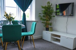 Apartment | Dining
