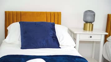 House | 2 bedrooms, iron/ironing board, free WiFi, bed sheets