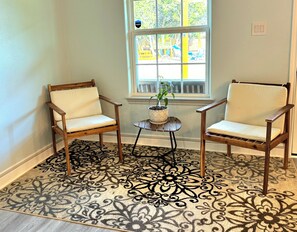 Interior - Family Fun Location in a Lake Access Gated Community 3BD/2BTH w/Custom Treehouse (Granbury)