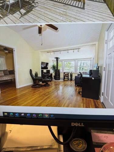 Charming 2-bedroom cottage in delightful Greenwood Lake with WiFi, AC