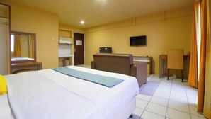 Studio Suite Deluks, balkon, pemandangan kota | Meja kerja dan ruang kerja ramah laptop
