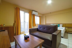 Suite Studio Deluxe, balcon, vue ville | Coin séjour