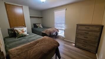 3 makuuhuonetta, ilmainen Wi-Fi, vuodevaatteet