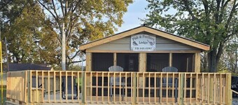 REELFOOT LAKE☆☆ Charming 2 BR Mobile home & adj. 1 BR cabin w/ an awesome view! 