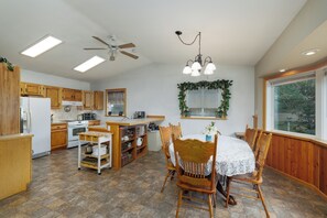 Micro-ondes, four, plaque de cuisson