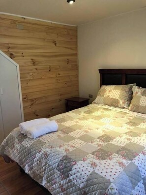 3 bedrooms, laptop workspace, iron/ironing board, free WiFi