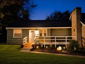 Exterior - Pet-Friendly 1BR • Near UT Medical & Downtown • Quiet Stay with Parking (Knoxville)