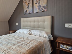 3 bedrooms, iron/ironing board, bed sheets