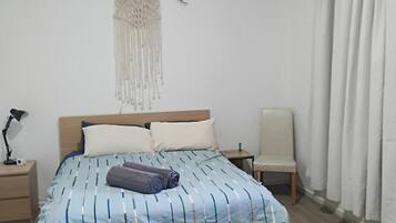 3 bedrooms, WiFi (free), bed sheets
