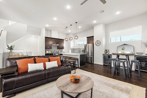 Smart TV - 5min to Downtown - City Views - Rooftop (Houston)