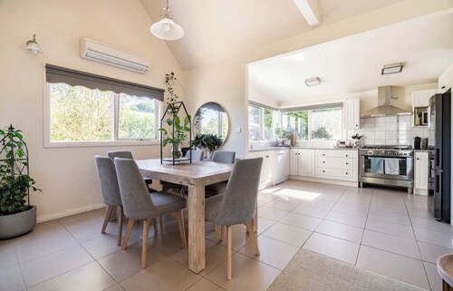 Delightfully stays is walking distance to Main Street in a quiet location 