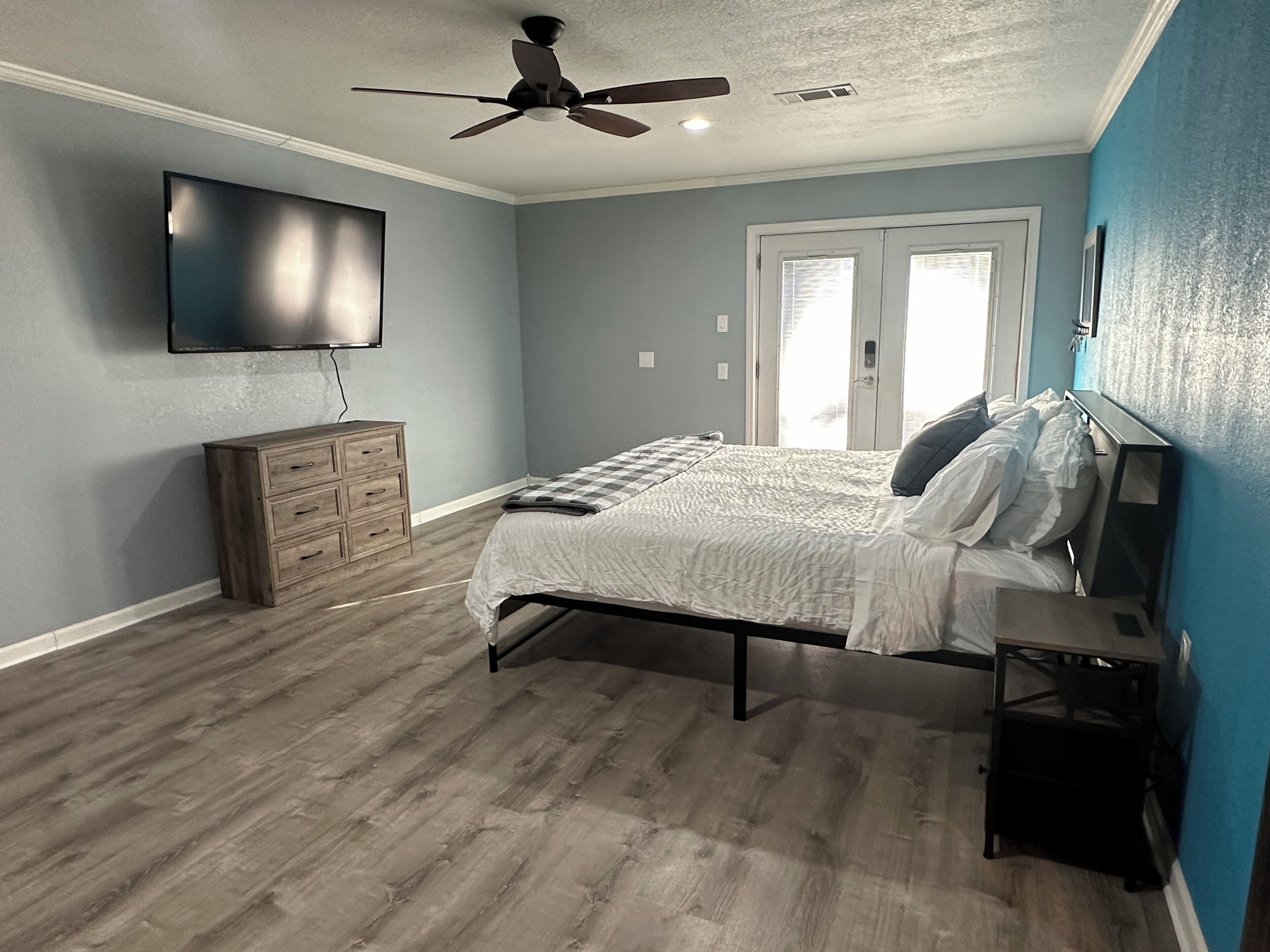 4 bedrooms, WiFi, bed sheets