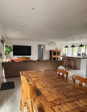 Dining - Family beach house among the gum trees (Ocean Grove)