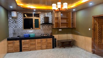 Classic Double Room, Balcony, Mountain View | In-room dining