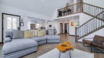 Smart TV, chimenea, videojuegos y tenis de mesa