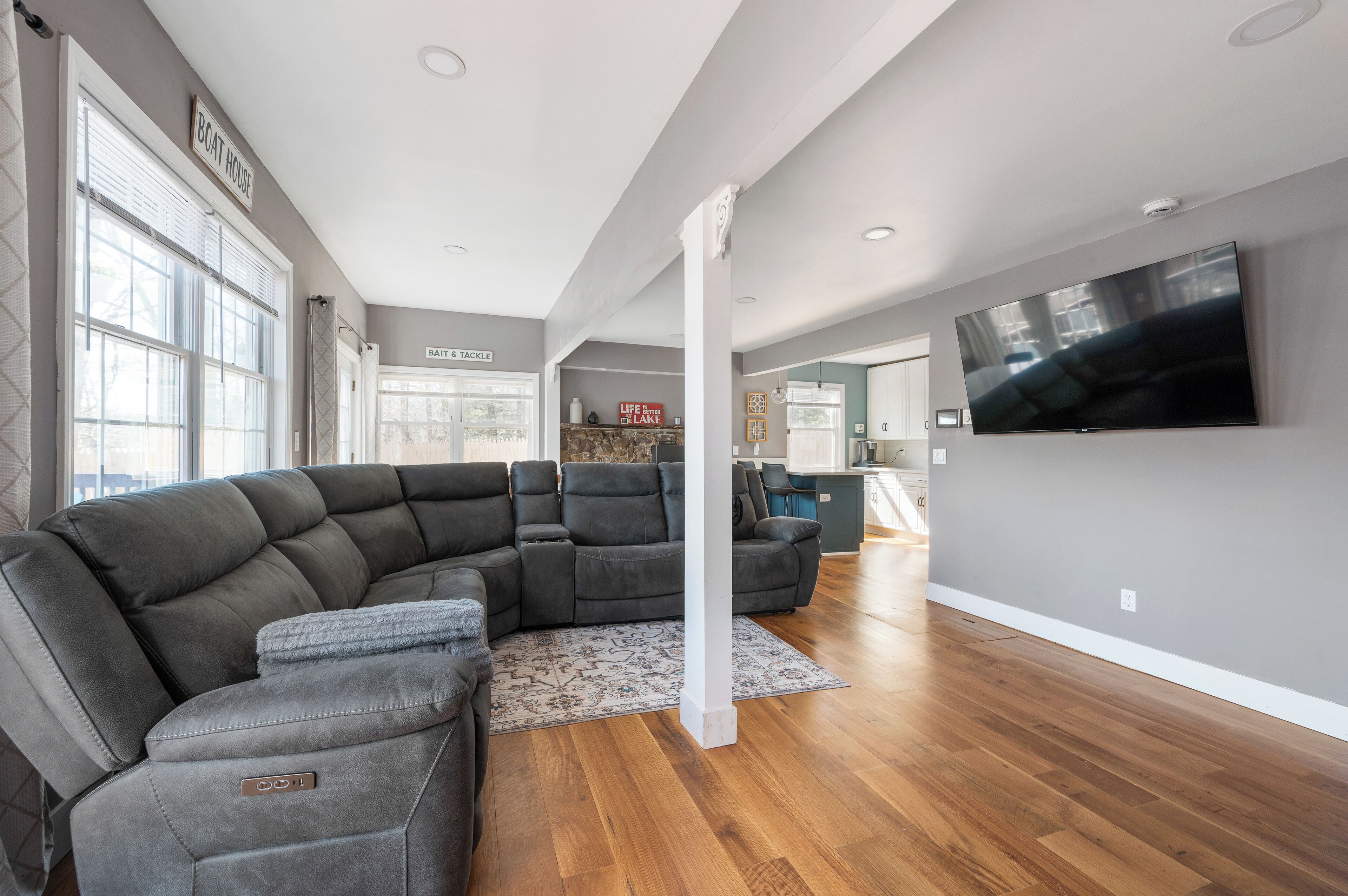 TV connectée, livres, écrans d'ordinateur, imprimantes