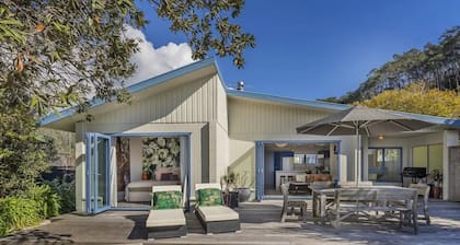 Hosts on the Coast Seaview Oasis