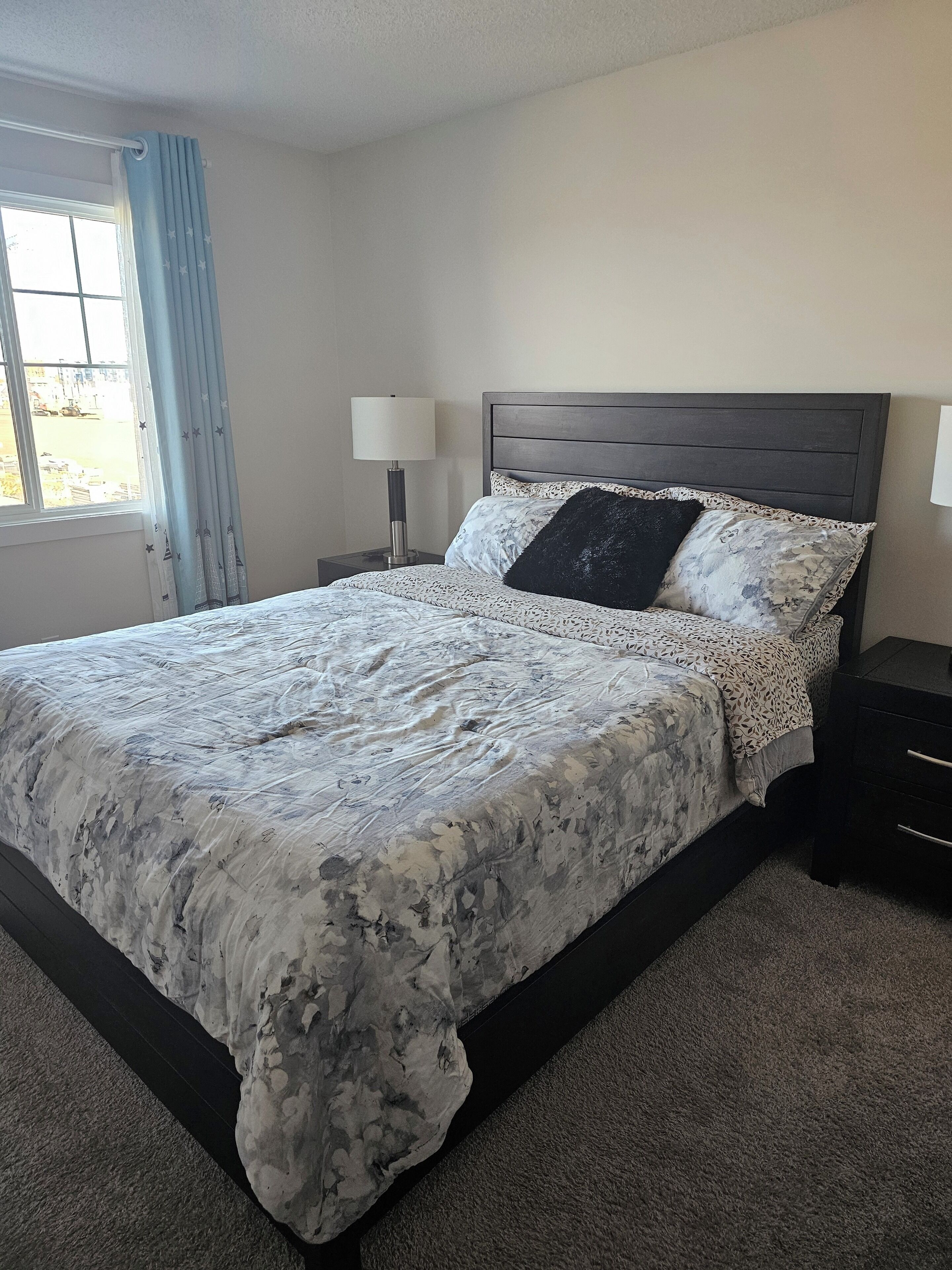 2 habitaciones, tabla de planchar con plancha, wifi y ropa de cama 