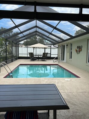 Pool - Spacious Family friendly home across from Lake Jackson, near downtown Sebring. (Sebring)