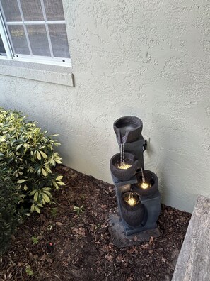 Property grounds - Spacious Family friendly home across from Lake Jackson, near downtown Sebring. (Sebring)