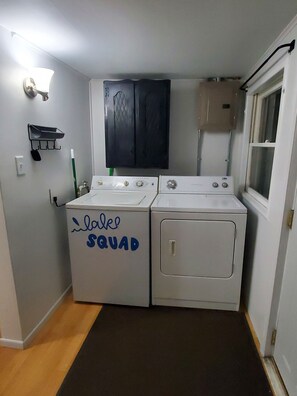 Interior - Cozy 2-bedroom house in Alma with WiFi, AC close to Harlan Lake and hunting. (Alma)