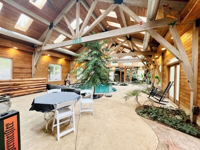 Private Country Paradise with Beautiful Indoor Pool and Spa. PET FRIENDLY