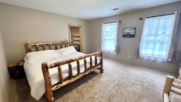 4 bedrooms, desk, free WiFi, bed sheets