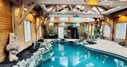 Private Country Paradise with Beautiful Indoor Pool and Spa. PET FRIENDLY