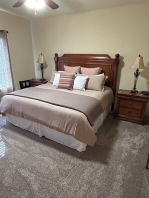 2 bedrooms, iron/ironing board, WiFi, bed sheets - Caddy Corner Condo, large 2 BD/2BA Golf Pool Elevator (Branson)