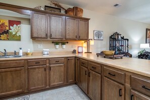 Interior - Caddy Corner Condo, large 2 BD/2BA Golf Pool Elevator (Branson)