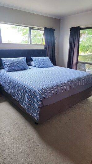 3 bedrooms, iron/ironing board, WiFi, bed sheets