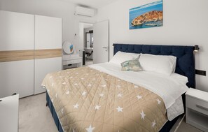 2 bedrooms, free WiFi, bed sheets - Gorgeous home in Zminj (Zminj)