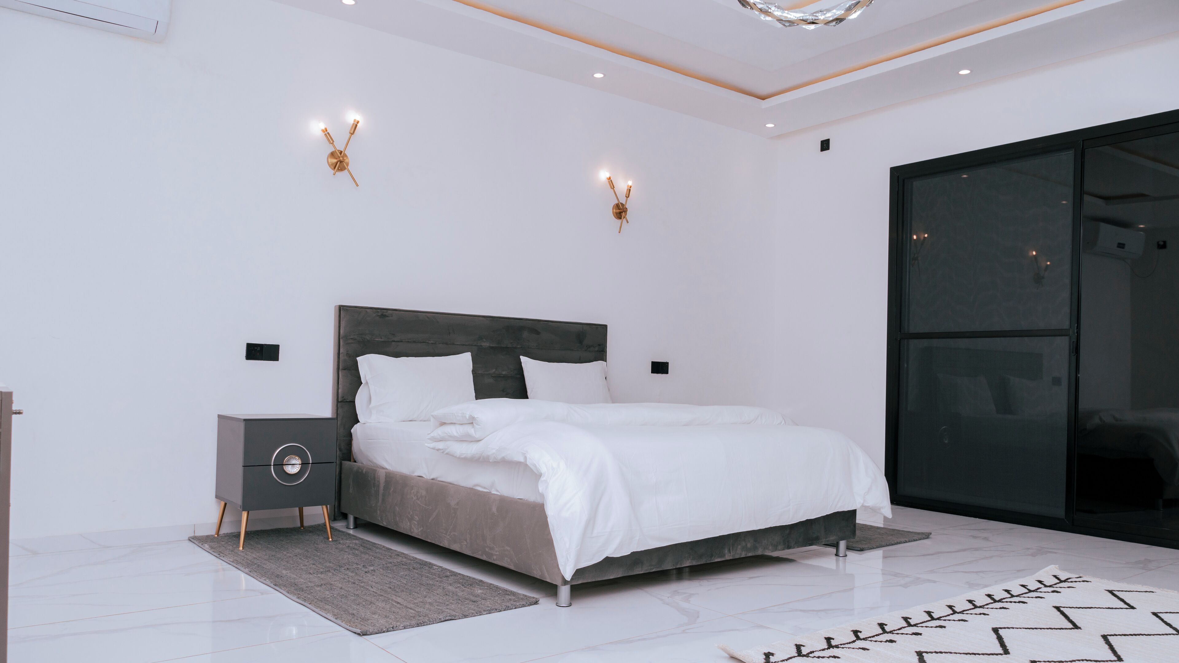 4 dormitorios, tabla de planchar con plancha, wifi gratis y ropa de cama