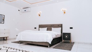 4 室のベッドルーム、アイロン / アイロン台、WiFi (無料)、ベッドシーツ