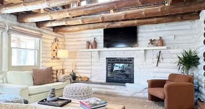 Stylish, Luxury Mountain House 10 Mins to Windham