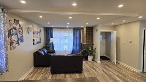 3 BR Bungalow Central West near Carlingwood Mall and Westboro