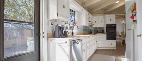 Fridge, microwave, stovetop, dishwasher