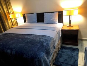 20 bedrooms, iron/ironing board, WiFi, bed sheets - HOTEL MALLIKA COMPANY SL. 
In Freetown with WiFi, AC, Restaurant, Free Parking. (Freetown)