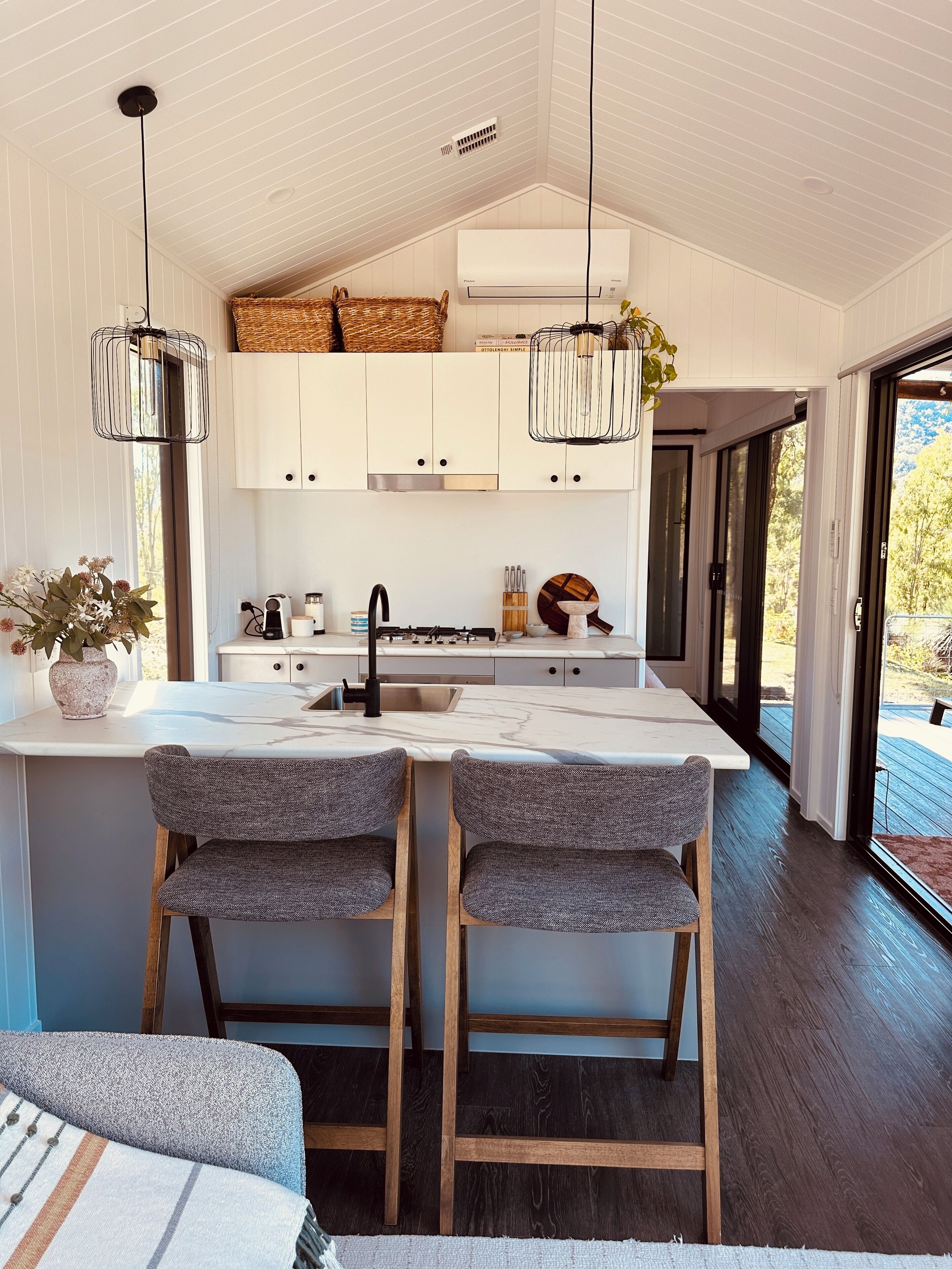 Oven, stovetop, coffee/tea maker, electric kettle