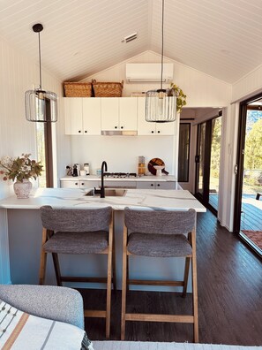 Oven, stovetop, coffee/tea maker, electric kettle