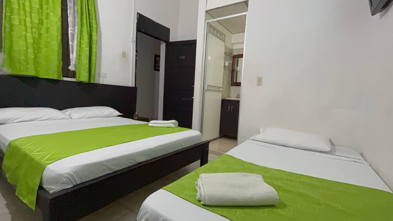 Habitación estándar | Escritorio y espacio para trabajar con un portátil