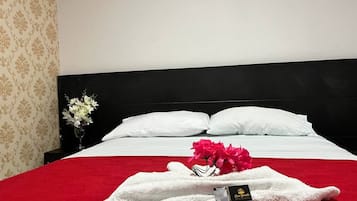 Habitación doble estándar, 1 cama Queen size | Escritorio, espacio para trabajar con laptop y insonorización